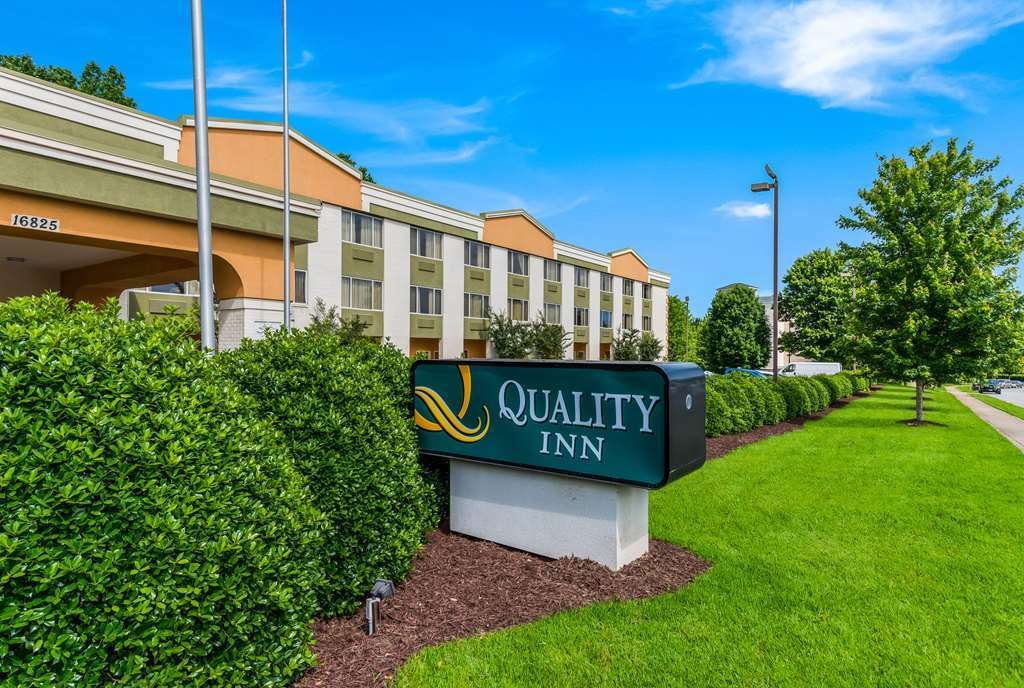 Quality Inn Huntersville Near Lake Norman Exterior foto